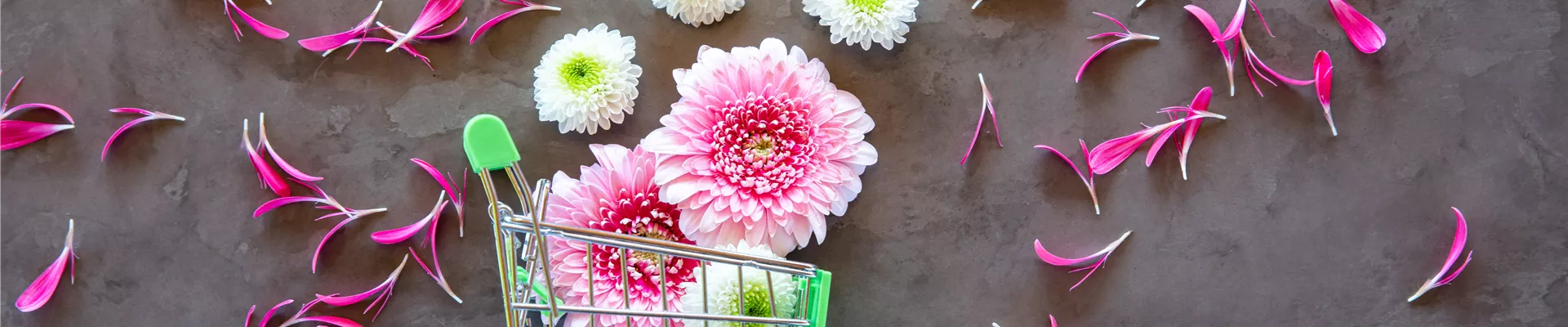 Einkaufswagen mit Blüten